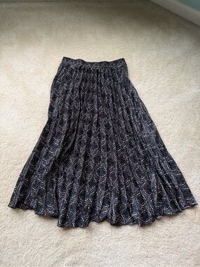 Max Studio Women's Black Baroque Print Pleated Accordion Midi Skirt - M - VGUC